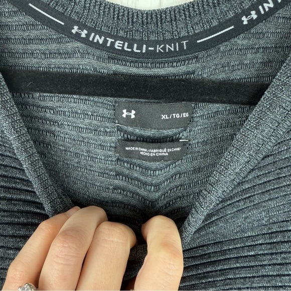 Under Armour intelli-knit long sleeved top XL - Picture 5 of 8
